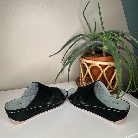 David Tate Black Suede Perforated Slide Sandals | Wedge Comfort Shoes | Size 7.5 - Picture 4 of 12